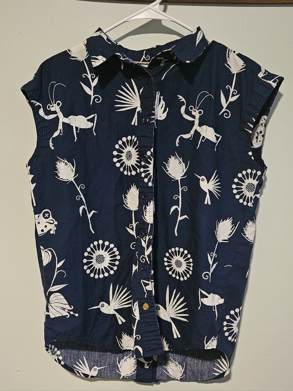 Sleeveless Button Down Shirt With Playful Print, Oversized XSmall